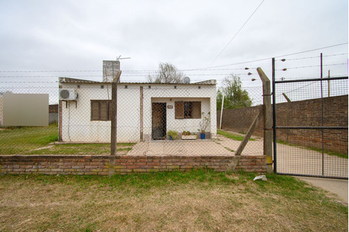 Remax Vende Casa De Dos Dormitorios En Santo Tomé!