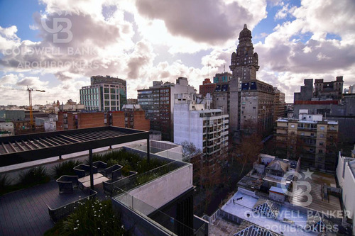 Apartamento De 2 Dormitorios En Venta Con Renta En Centro