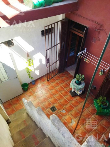 Casa De Pasillo En Barrio Martin, A Reciclar, Excelente Oportunidad.
