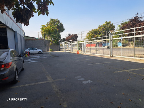 Amplios Galpones Con Accesos Por 2 Calles