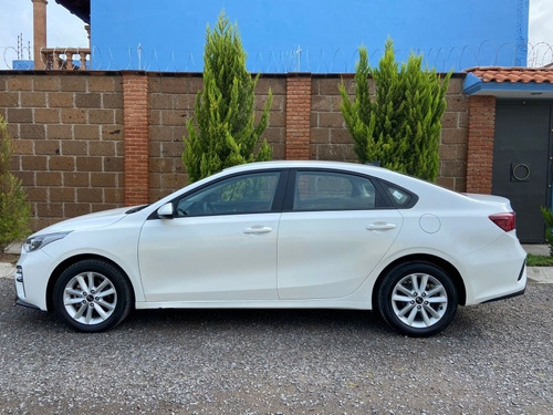 Imagen 4 de 7 de Kia Forte 2.0 Hb Ex At 2020
