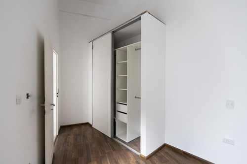 Departamento En Av. Espora Y Amenedo, 2 Ambientes!