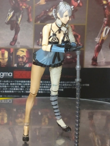 Figura Con Accesorios Kaine Nier Automata