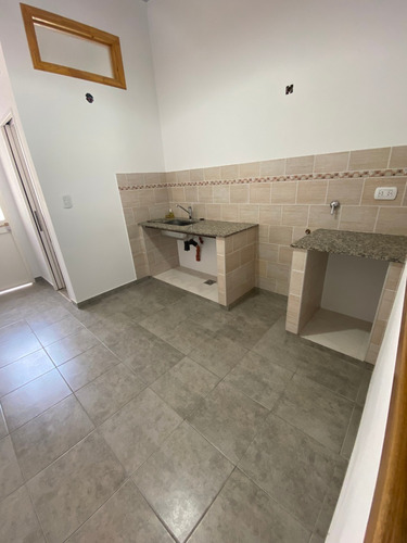 Imagen 7 de 19 de Excelente Duplex De 3 Ambientes. Reciclado A Nuevo