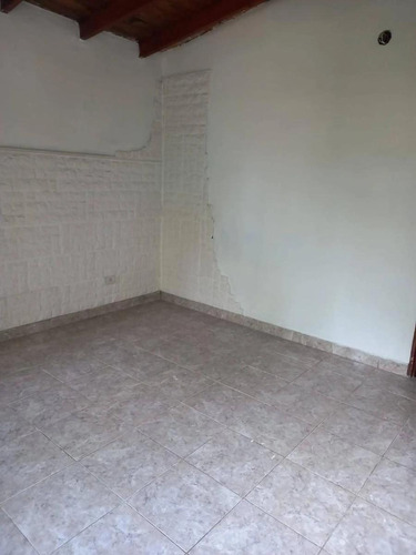 Casa En Venta - 2 Dormitorios 1 Baño - 288mts2 - Merlo