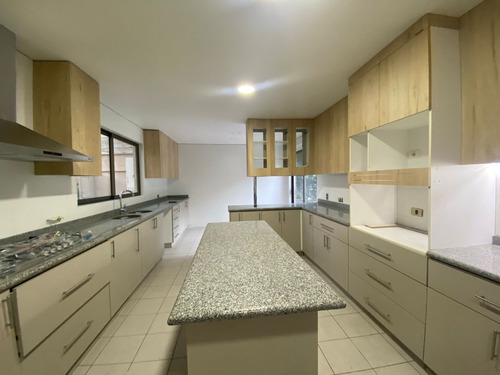 Estupenda Y Amplia Propiedad Recién Remodelada A Estrenar.