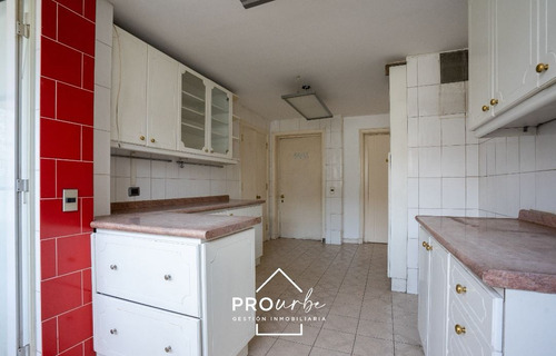 Departamento En Venta De 4 Dorm/190 M2/sector Golf/esc.milit