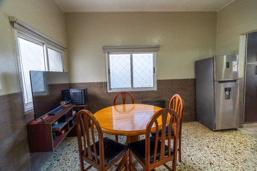 Venta Casa Con Fondo , Quincho Y Cochera En Wilde