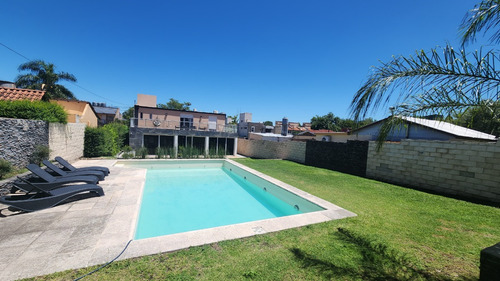 Casa 4 Dormitorios, Pileta , Jardin , Cerca Del Centro
