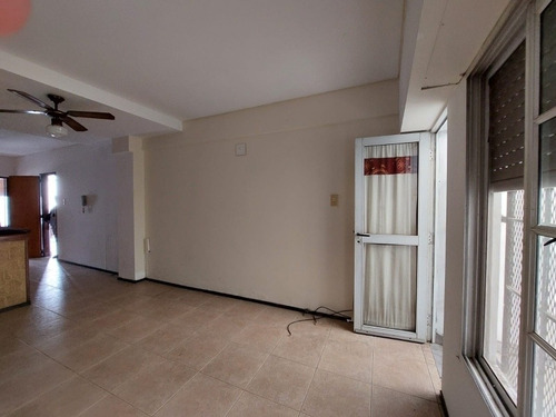 Imagen 5 de 14 de Departamento De 2 Ambientes Con Cochera Y Patio En Venta En Wilde