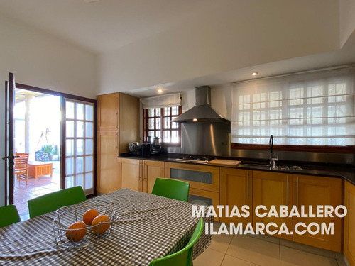 Urca, El Mejor Estilo Colonial Con Pileta Y 4 Dormitorios