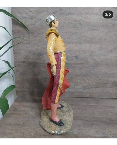 Estátua Toureiro Amarelo (Usado)