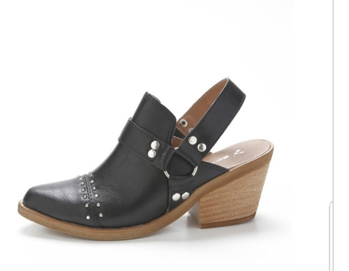 Zueco Savage Con Tachas Y Pulsera,taco Folia