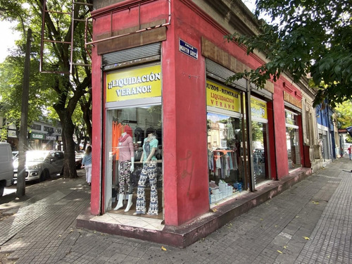 Local Esquina Arenal Grande Y Martin Garcia.