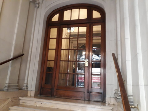 Señorial Oficina En Venta, Con Detalles De Categoria