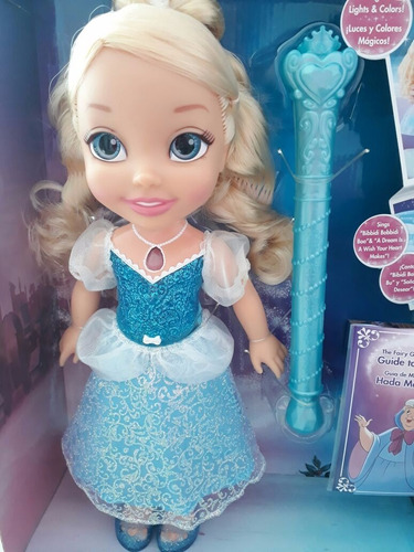 Imagem 1 de 3 de Cinderela Mágica Disney - Princesa Cinderela Doll
