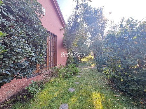Casa En Venta De 5 Dorm. En Ñuñoa