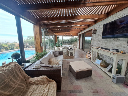 Casa Venta De 4 Dorm., Condominio, Wenlock School Las Condes