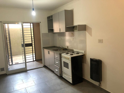 Imagen 1 de 7 de Departamento Planta Baja Con Patio Barrio Martin