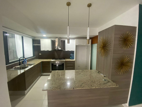 Evaristo Morales 3 Habitaciones Con Terraza Us$1,400