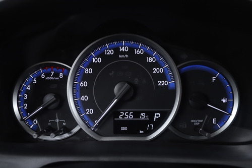 Imagen 10 de 25 de Toyota Yaris 1.5 Xls 4p Sedan Cvt My22
