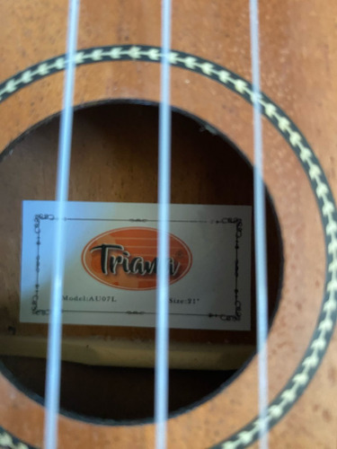 Ukelele Soprano Triana 07 Con Funda Marrón
