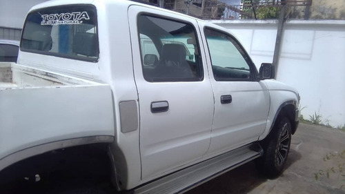 Imagen 4 de 13 de Hilux Doble Cabina 2005 Sincrónica 4x4 Negociable