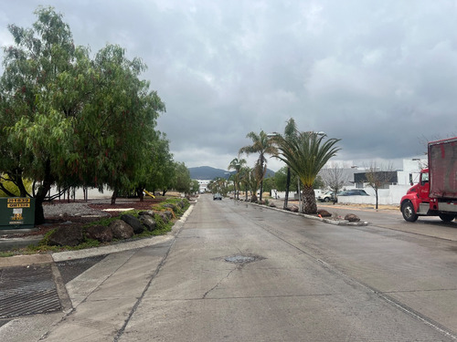 Hermoso Lote Terreno Regular Completamente Plano Propio Para Construir La Casa De Tus Sueños Dentro De Fraccionamiento Privado Real De Juriquilla.