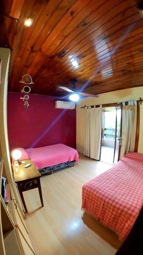 Imagen 3 de 30 de Chalet De 5 Ambientes En Venta Emplazado Sobre Dos Lotes