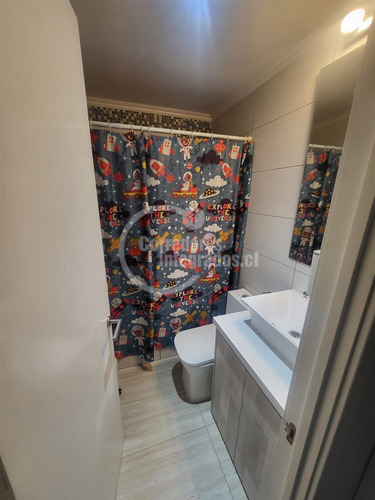 Casa En Venta De 5 Dorm. En Colina