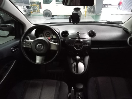 Mazda 2 Sedan 2011