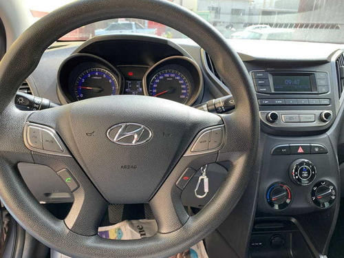 Imagem 9 de 10 de Hyundai Hb20s Comfort Plus 1.0 12v Flex Mec.