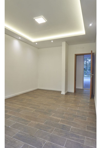 Casa De 3 Dormitorios Con Cochera, Galería Y Piscina