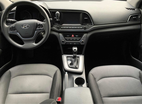 Imagen 11 de 15 de Hyundai Elantra 2017 2.0 Gls Premium At