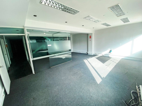 Imagen 4 de 5 de Alquiler - Excelente Local Comercial Con Oficinas 700m2 - Ciudad Veja (plaza Zabala) - Circ. Durango Y Alzã¡ibar
