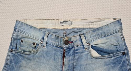 Jean Pull & Bear - Celeste Degastado Con Raspaduras Talle 31