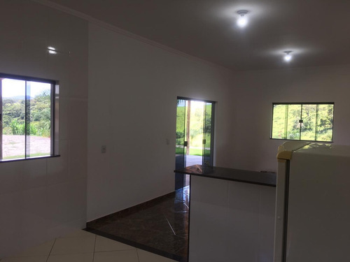 Chácara Em Caxambu Com 1500 M2 , Casa Com Ótimo Acabamento , Bela Vista , 8 Klm De Caxambu , Piscina. - 1039