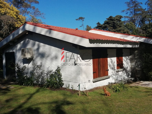 Construcción Tradicional De Ladrillo Por Fuera, Piedra Por Dentro Y Techo De Tejas-ref:37762