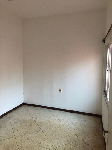 Lega Propiedades Vende Hermosa Casa Con Fondo.