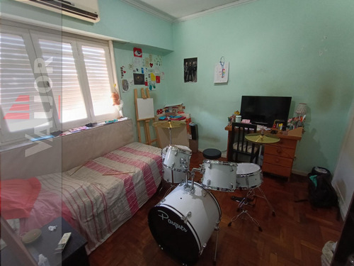 Departamento De 3 Amb Al Frente C/balcon!!! 2do. X Escalera - Ideal Inversor (alquilado)
