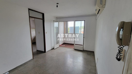 Apartamento En Venta De 2 Dormitorios En Buceo (ref: Ast-3856)