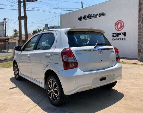 Imagen 11 de 15 de Toyota Etios 5 Ptas Xls M/t6 Vel. 0km My22 Blanco Disponible