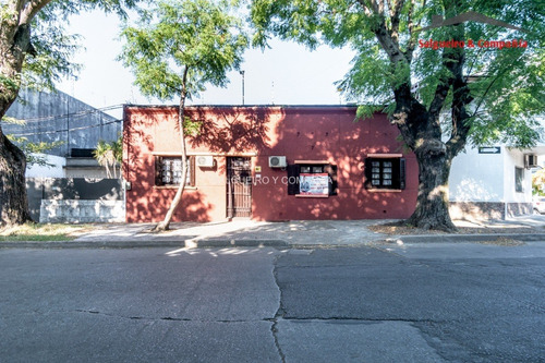 Imagen 3 de 17 de Casa En Padrón Único, Con 4 Dormitorios, 2 Baños Completos Y Azotea Exclusiva! ¡reservada!