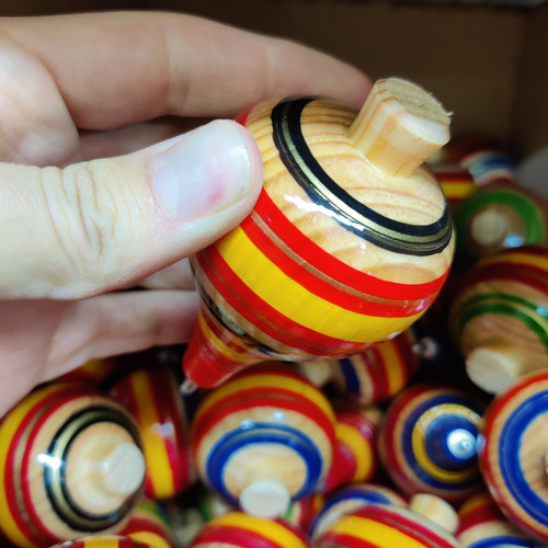 200 Trompos Madera Con Cuerda Juguete Marca Erilio Artesanal