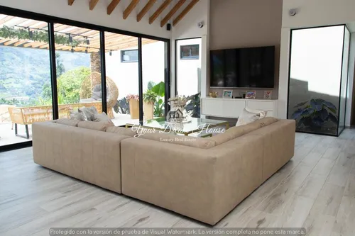Preciosa Finca En Copacabana De Un Solo Nivel En Exclusiva Parcelación Unidad Cerrada. Finca En Copacabana En Parcelación. Finca En Copacabana Con Piscina. Finca En Unidad Cerrada. Finca Plana