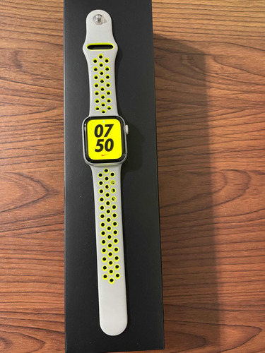 Apple Watch Series 5 Nike 40 Mm Gps + Celular