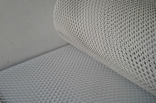Imagen 8 de 10 de Malla Plastica Romboidal Perimetral De Seguridad 20 X 20