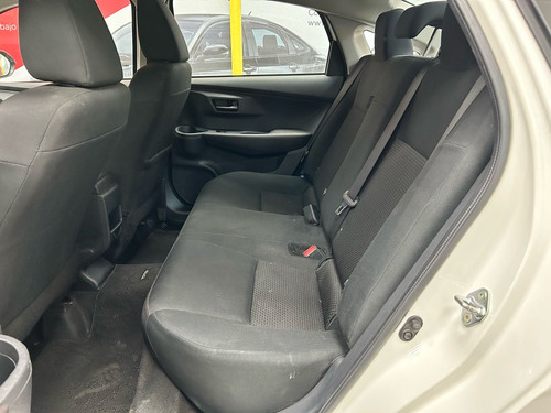 Toyota Yaris 4p Sedán Base L4/1.5 Aut