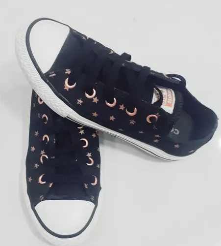 Converse negras y doradas hot sale