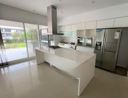 Casa Al Rio En Venta En El Yacht, Nordelta, Tigre